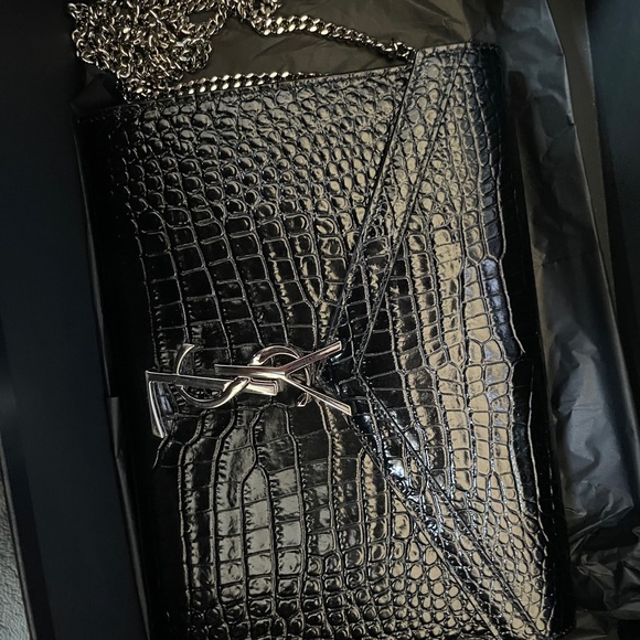 YSL Cassandra
Very very good condition only tried on once
Black, Leather - Picture 2 of 5